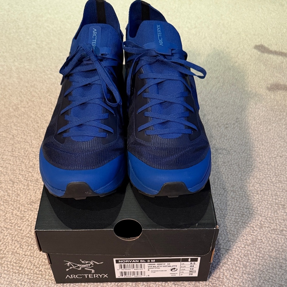 Arc'teryx Vibrant Blue Running Shoes New in Box Size 9.5